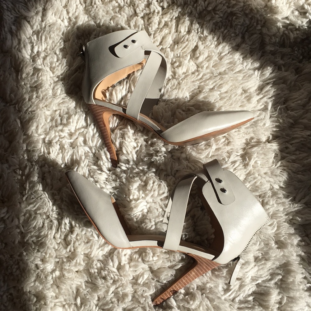JOE’S Stylish Pete Light Gray Heels
